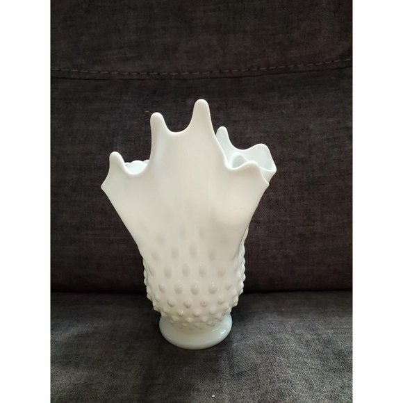Fenton Hobnail Milk Glass Swung Ruffle Vase Crimped White Bouquet USA Vintage - Picture 2 of 9